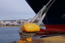 Πλοίο δεμένο στο λιμάνι