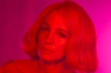 Η Στεφανία Γουλιώτη πρωταγωνιστεί στο «The Second Woman» στη Στέγη