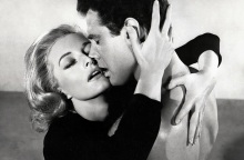 Η ταινία «The Naked Kiss» προβάλλεται στο Μουσείο Κυκλαδικής σε διάλογο με την περιοδική έκθεση της Cindy Sherman