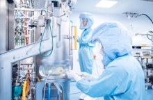 επιστημονες σε εργαστηριο