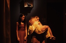 Το «Goodbye Lindita» για λίγες παραστάσεις ακόμα στο Εθνικό Θέατρο