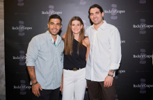 Η Κλαίρη Χαρόγιαννη, Marketing Director της Beverage World μαζί με τους δημιουργούς του Rocks ‘n‘ Grapes, Αλέξανδρος Τσελεπής και Κωνσταντίνος Θεοδωρακόπουλος