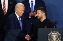 Ο πρόεδρος των ΗΠΑ Τζο Μπάιντεν με τον Ουκρανό ομόλογό του Βολοντίμιρ Ζελένσκι
