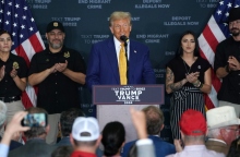 Ο Ντόναλντ Τραμπ μιλά σε πλήθος στο Όστιν του Τέξας