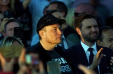 Ο Έλον Μασκ με τον υποψήφιο αντιπρόεδρο των Ρεπουμπλικάνων, Τζέι Ντι Βανς