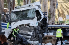 τρακαρισμενο φορτηγό