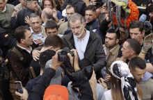 Ισπανία: Ένταση στην επίσκεψη του βασιλιά Φιλίππου, Λετίθια και Πέδρο Σάντσεθ στη Βαλένθια