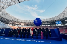 Οι αρχηγοί κρατών της ΕΕ στην 5η Σύνοδο της Ευρωπαϊκής Πολιτικής Κοινότητας στο στάδιο «Ferenc Puskas» στην Βουδαπέστη