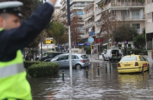Πλημμυρά από την έντονη βροχόπτωση στην λεωφόρο Ποσειδώνος στο Παλαιό Φάληρο
