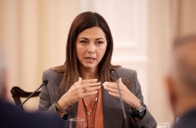 Η υπουργός Κοινωνικής Συνοχής και Οικογένειας, Σοφία Ζαχαράκη 