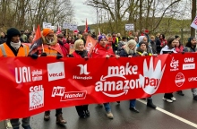 Εργαζόμενοι της Amazon σε απεργιακή κινητοποίηση