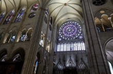 εσωτερικό από την Παναγία των Παρισίων