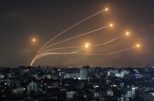 εκρήξεις πάνω απο πόλη