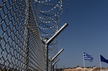 φραχτης, συρματοπλεγμα, σημαιες