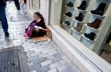 Κυκλώματα επαιτείας: Επιστρατεύουν ακόμα και σκυλάκια για να ευαισθητοποιήσουν