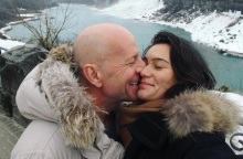 Ο Μπρους Γουίλις με τη σύζυγό του, Έμα Χέμινγκ