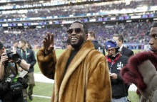 Diddy: Κατηγορείται ότι ανάγκαζε τον πρώην βοηθό του να «καθαρίζει» μετά τα πάρτι 