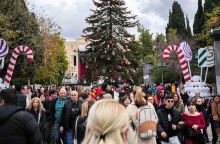 Παραμονή Χριστουγέννων-Ωράριο καταστημάτων: Τι ώρα κλείνουν εμπορικά κέντρα και σούπερ μάρκετ