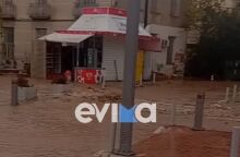 Εύβοια: Δρόμοι γεμάτοι λάσπη στα Λουτρά Αιδηψού από την κακοκαιρία