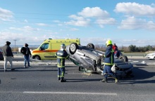 Σοβαρό τροχαίο στη Λάρισα: «Τούμπαρε» αυτοκίνητο - 4 άτομα στο νοσοκομείο 