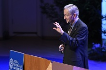 Ο «νονός» της Τεχνητής Νοημοσύνης απαντά: Μπορεί να καταστρέψει την ανθρωπότητα τα επόμενα 30 χρόνια;