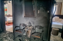 Στάχτη και αποκαΐδια: Εικόνες από το εσωτερικό του ξενοδοχείου στην Καλαμπάκα
