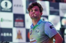 Σκάκι: Ο Μάγκνους Κάρλσεν επιστρέφει μετά την ποινή για το τζιν που φορούσε