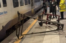 τρενο, σταθμος, μηχανηματα, επιβατες