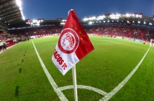 ΓΗΠΕΔΟ ΠΟΔΟΣΦΑΙΟΥ, ΣΗΜΑΙΑΚΙ ΚΟΡΝΕΡ, ΟΛΥΜΠΙΑΚΟΣ