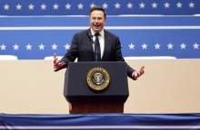 O Έλον Μασκ πανηγυρίζει την επανεκλογή Τραμπ