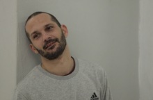 Ο Νίκος Καλύβας ανεβάζει το «La petite mort» στο ΠΛΥΦΑ