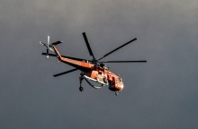 ελικοπτερο πυροσβεστικης ριχνει νερο