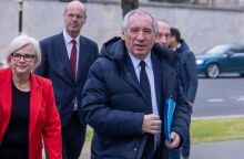 Γαλλία: Σε deja vu η χώρα καθώς η κυβέρνηση Μπαϊρού κινδυνεύει με κατάρρευση