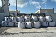 Σαντορίνη: Σε κατάσταση έκτακτης ανάγκης η Θήρα - Aναχώματα με σακιά άμμου υπό το φόβο σεισμού και τσουνάμι