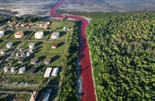 Έχασε το μπλε και έγινε κόκκινο: Ποτάμι στην Αργεντινή άλλαξε χρώμα - Τι συνέβη