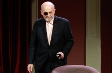 Ο Σαλμάν Ρούσντι