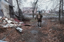 στρατιωτης, ερειπια πολης