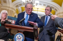 Ο Τσακ Σούμερ, επικεφαλής της πλειοψηφίας των Δημοκρατικών στη Γερουσία 