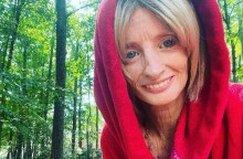 Γυναίκα αποκαλύπτει τη ζωή της με τη σπάνια πάθηση «Benjamin Button»