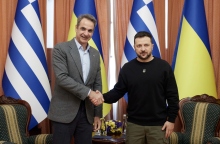 Ο Πρωθυπουργός Κυριάκος Μητσοτάκης με τον Πρόεδρο της Ουκρανίας Βολοντίμιρ Ζελένσκι