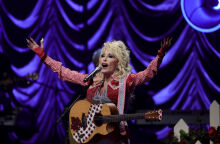 Nτόλι Πάρτον: Πώς ο σύζυγος της ενέπνευσε το μεγάλο hit Jolene