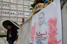 Ακτινογραφία θώρακος επιβεβαίωσε τη βελτίωση της κατάστασης του πάπα Φραγκίσκου