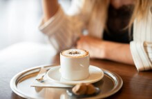 Ποια είναι η σχέση καφεΐνης και εμμηνόπαυσης;