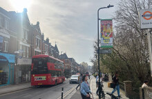 Έξω από τον σταθμό του Kensal Rise