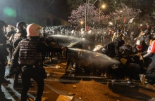 αστυνομικοι, διαδηλωτες, συγκρουση