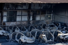 κατεστραμμένα αυτοκινητα απο φωτια
