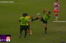 διαιτητης κλωτσαει προπονητη