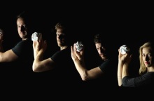 Οι Τhe Back Pack παρουσιάζουν το νέο τους έργο «Noted» στο θέατρο Ροές