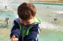 Ο 3χρονος Άγγελος που ξυλοκοπήθηκε μέχρι θανάτου