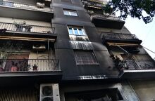 Εξάρχεια: «Οι φλόγες από τα καμένα αυτοκίνητα έφτασαν στα μπλακόνια» – 